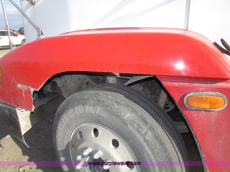 image for item G9877 2000 Freightliner FLD dump truck