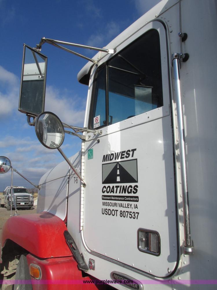 image for item G9877 2000 Freightliner FLD dump truck