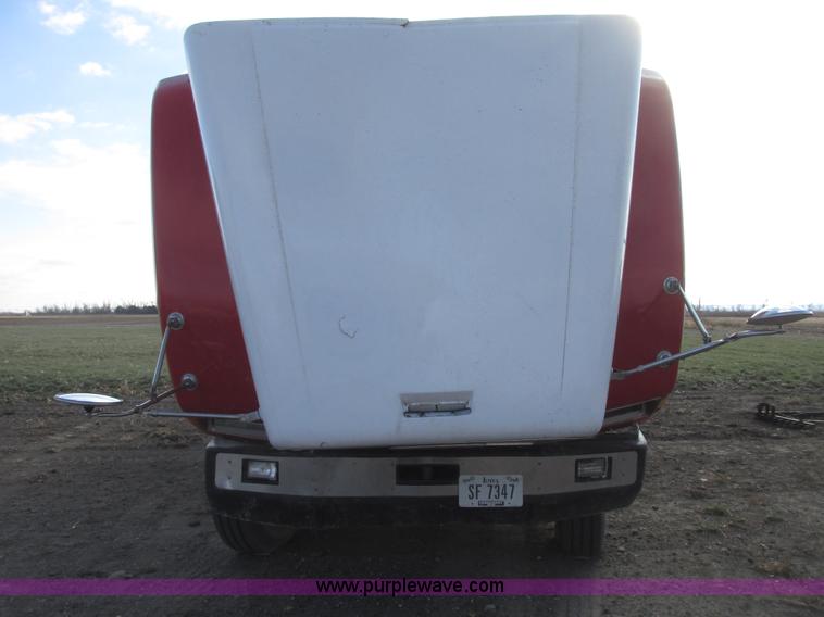 image for item G9877 2000 Freightliner FLD dump truck