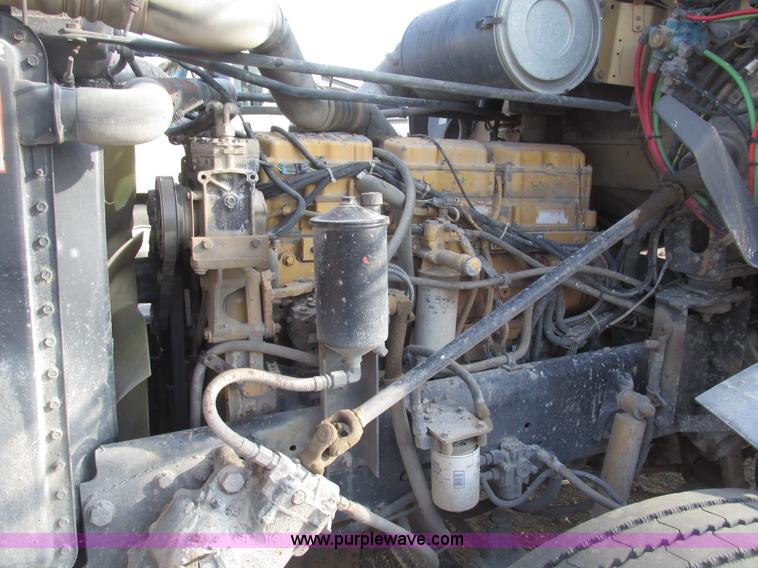 image for item G9877 2000 Freightliner FLD dump truck