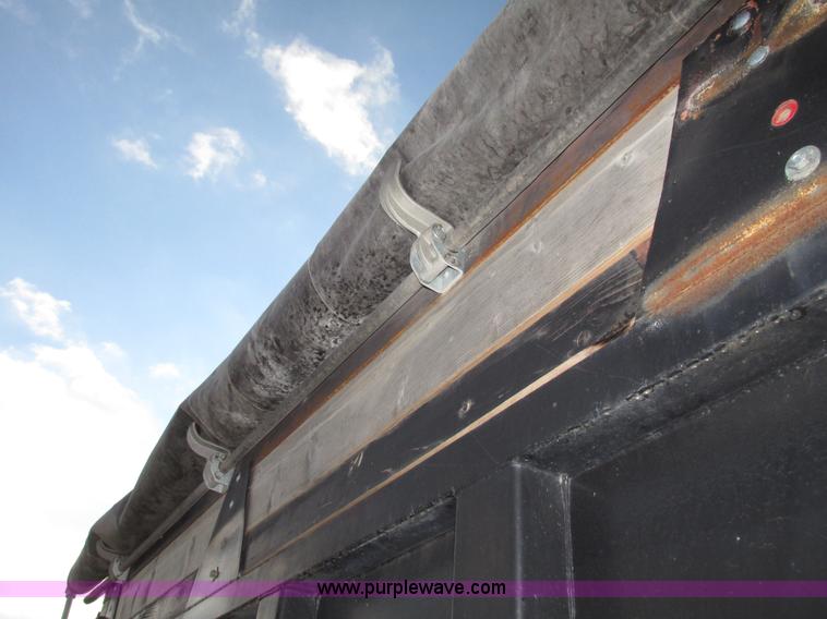 image for item G9877 2000 Freightliner FLD dump truck