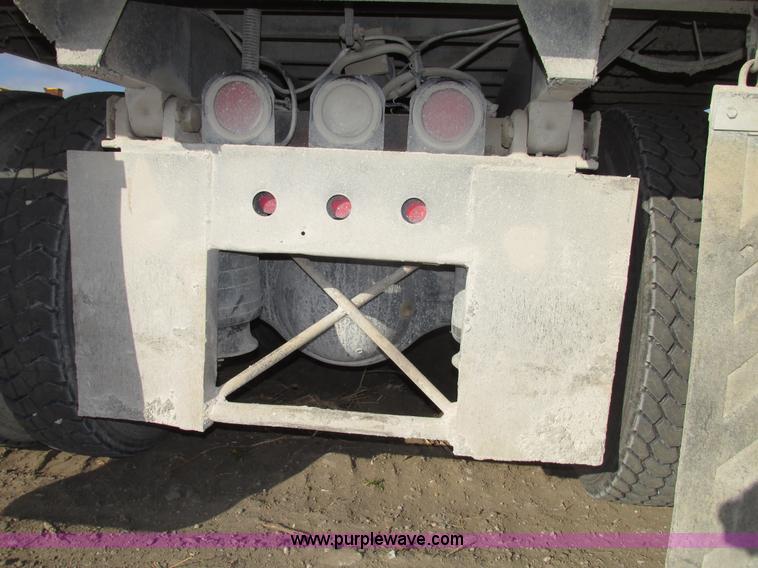 image for item G9877 2000 Freightliner FLD dump truck