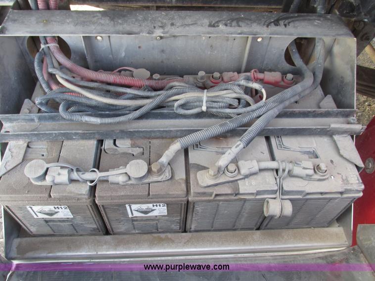 image for item G9877 2000 Freightliner FLD dump truck