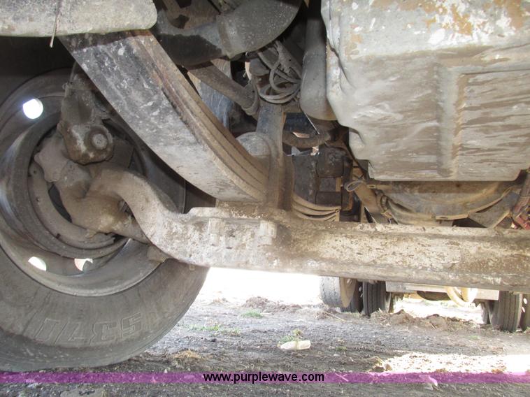 image for item G9877 2000 Freightliner FLD dump truck