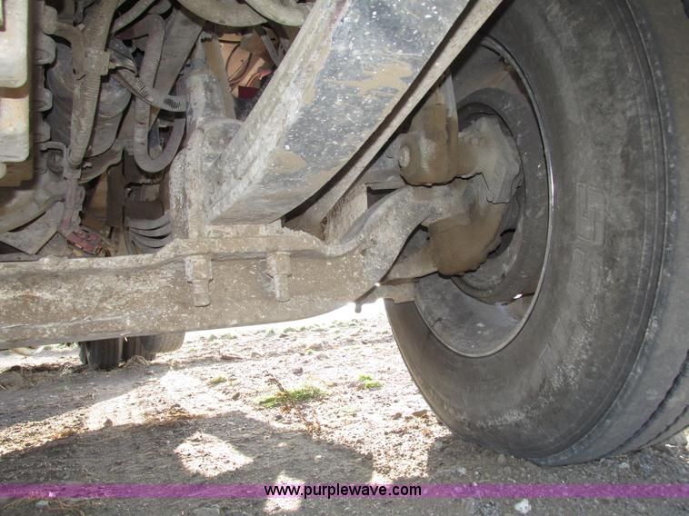 image for item G9877 2000 Freightliner FLD dump truck