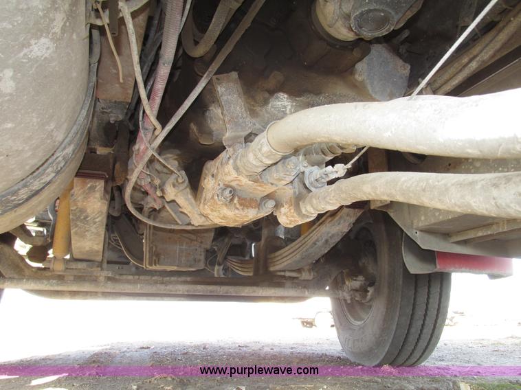 image for item G9877 2000 Freightliner FLD dump truck