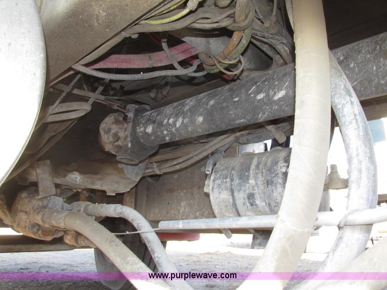 image for item G9877 2000 Freightliner FLD dump truck