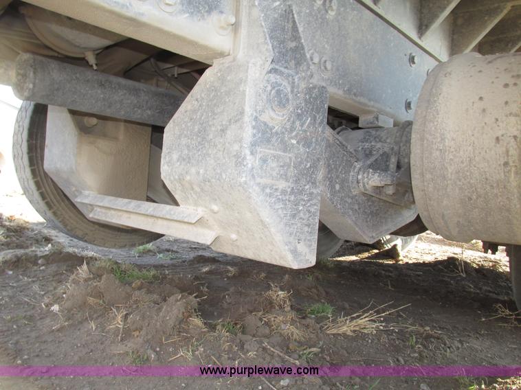 image for item G9877 2000 Freightliner FLD dump truck