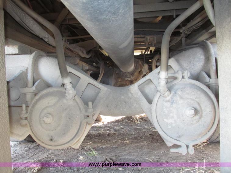 image for item G9877 2000 Freightliner FLD dump truck