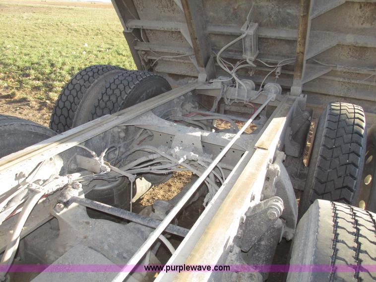 image for item G9877 2000 Freightliner FLD dump truck