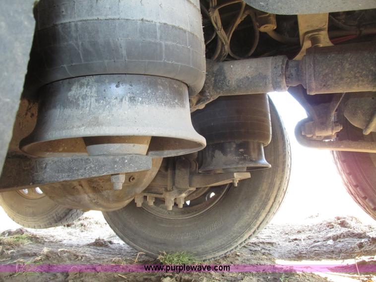 image for item G9877 2000 Freightliner FLD dump truck