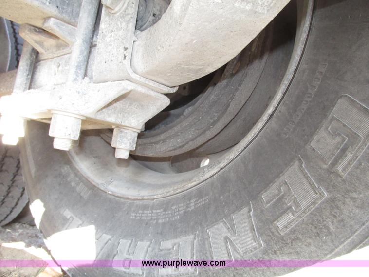 image for item G9877 2000 Freightliner FLD dump truck