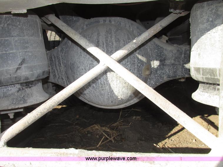 image for item G9877 2000 Freightliner FLD dump truck