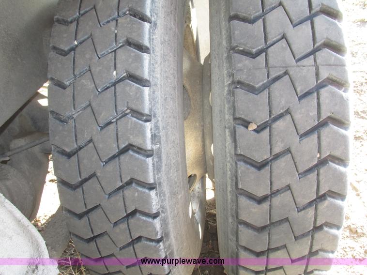 image for item G9877 2000 Freightliner FLD dump truck