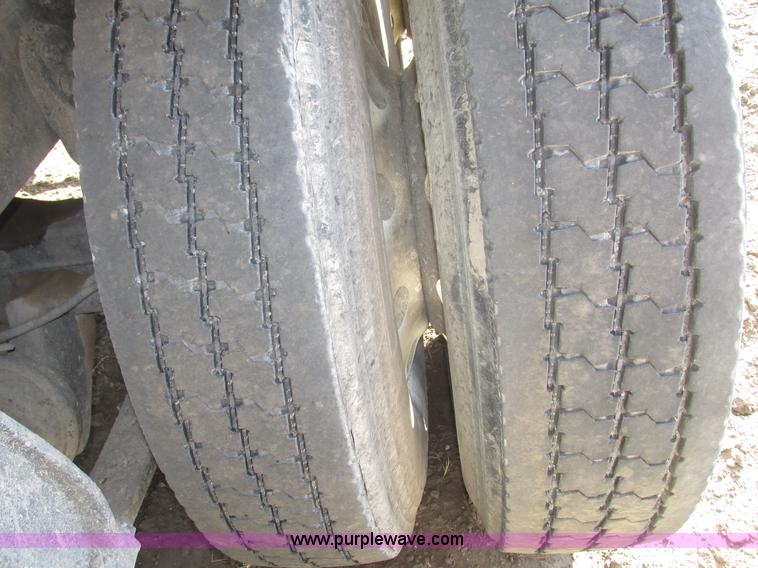 image for item G9877 2000 Freightliner FLD dump truck