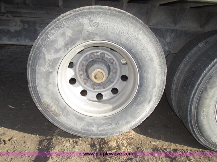 image for item G9877 2000 Freightliner FLD dump truck