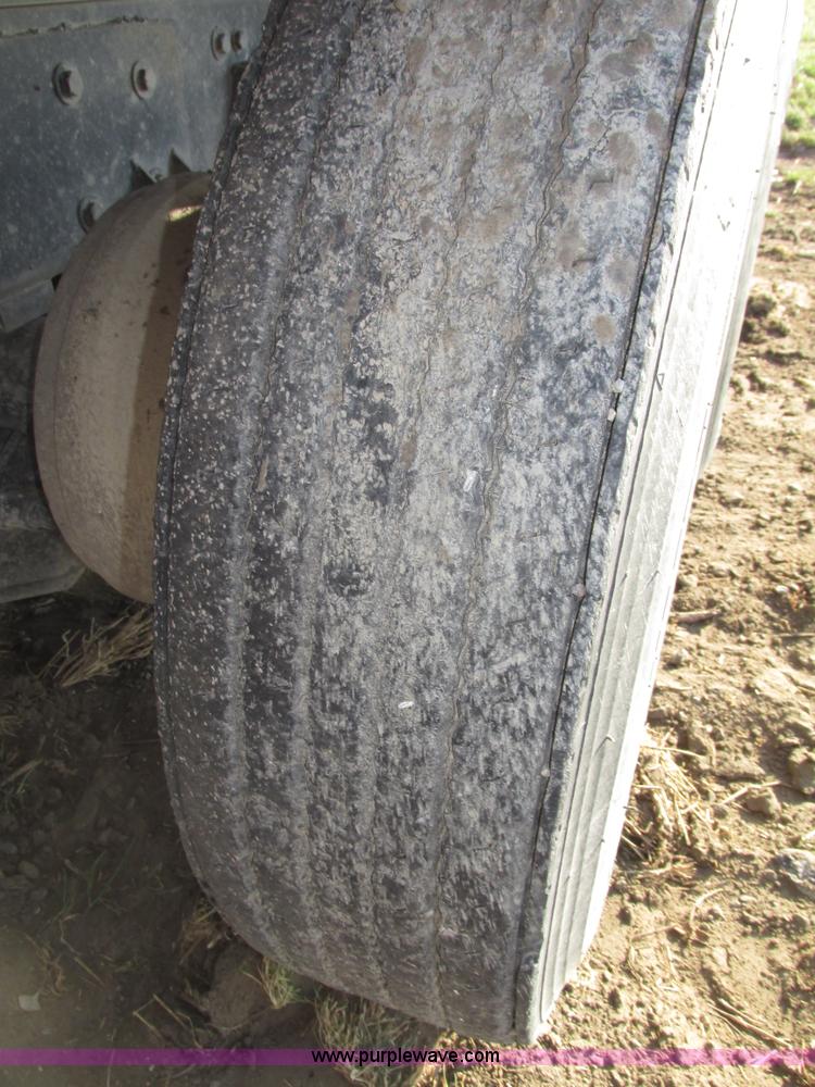 image for item G9877 2000 Freightliner FLD dump truck