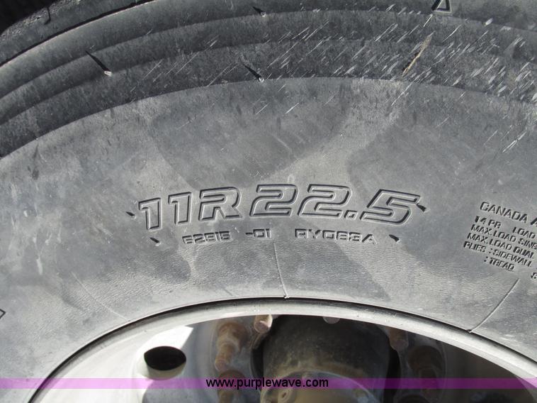 image for item G9877 2000 Freightliner FLD dump truck