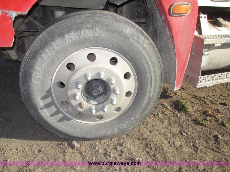 image for item G9877 2000 Freightliner FLD dump truck