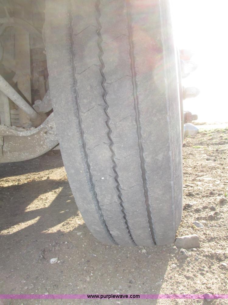 image for item G9877 2000 Freightliner FLD dump truck