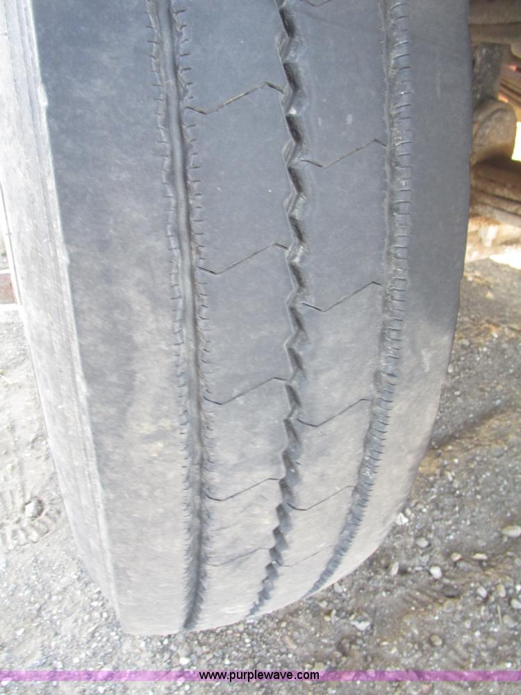 image for item G9877 2000 Freightliner FLD dump truck