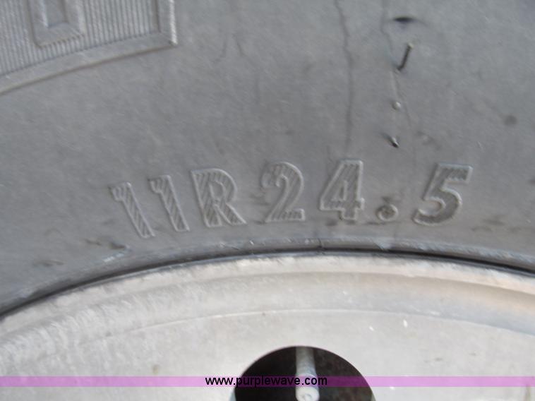 image for item G9877 2000 Freightliner FLD dump truck