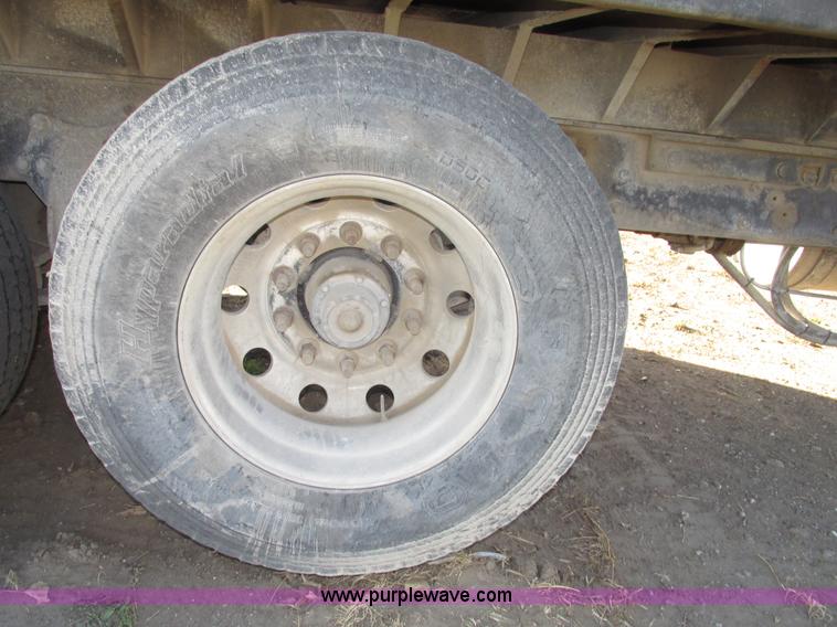 image for item G9877 2000 Freightliner FLD dump truck