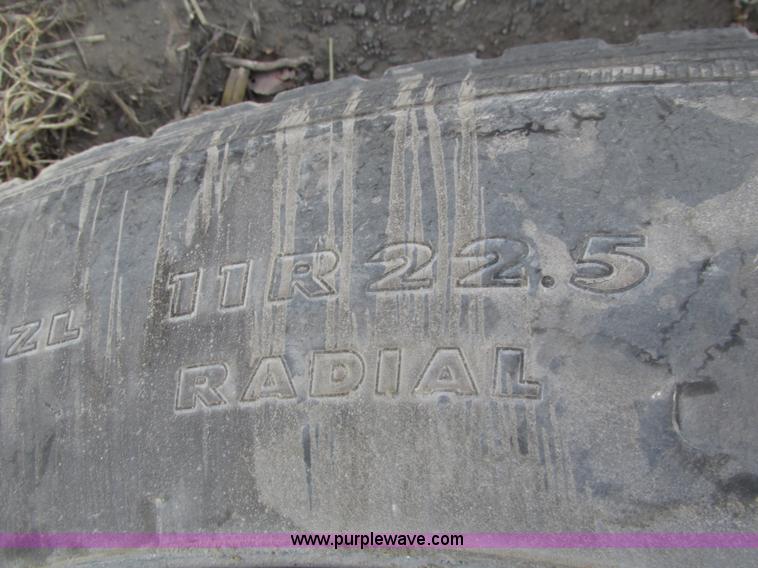 image for item G9877 2000 Freightliner FLD dump truck