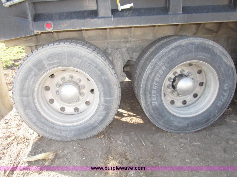 image for item G9877 2000 Freightliner FLD dump truck