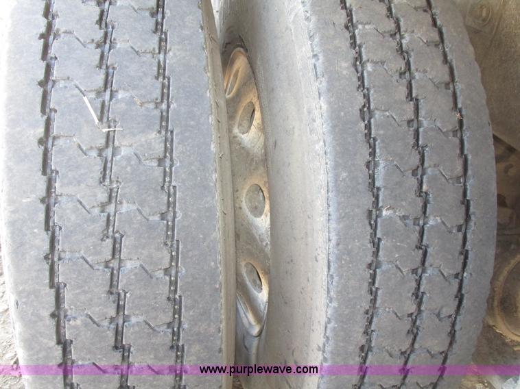 image for item G9877 2000 Freightliner FLD dump truck