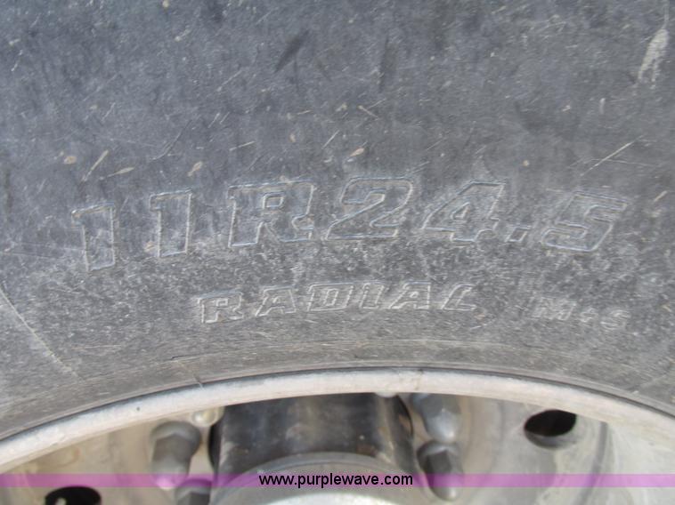 image for item G9877 2000 Freightliner FLD dump truck