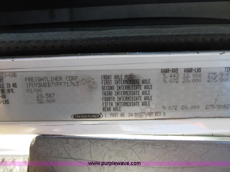 image for item G9877 2000 Freightliner FLD dump truck