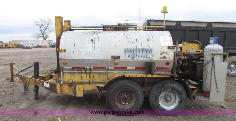 image for item G9878 Towable oil distributor