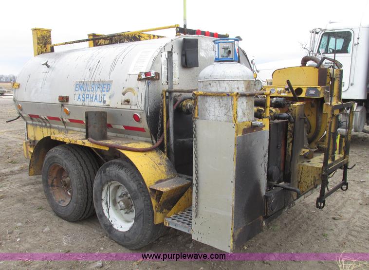 image for item G9878 Towable oil distributor