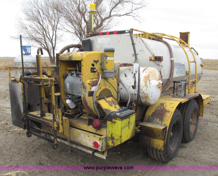 image for item G9878 Towable oil distributor