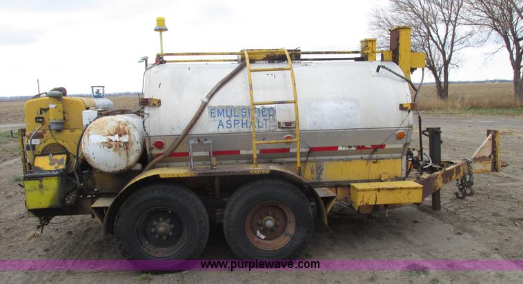 image for item G9878 Towable oil distributor