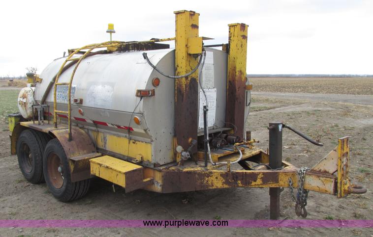 image for item G9878 Towable oil distributor