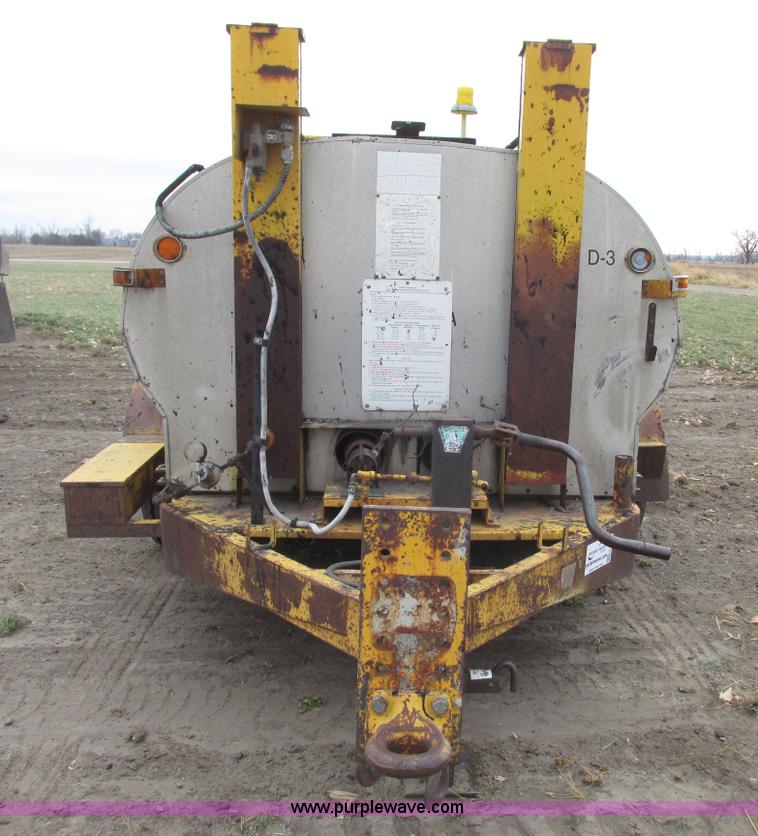 image for item G9878 Towable oil distributor