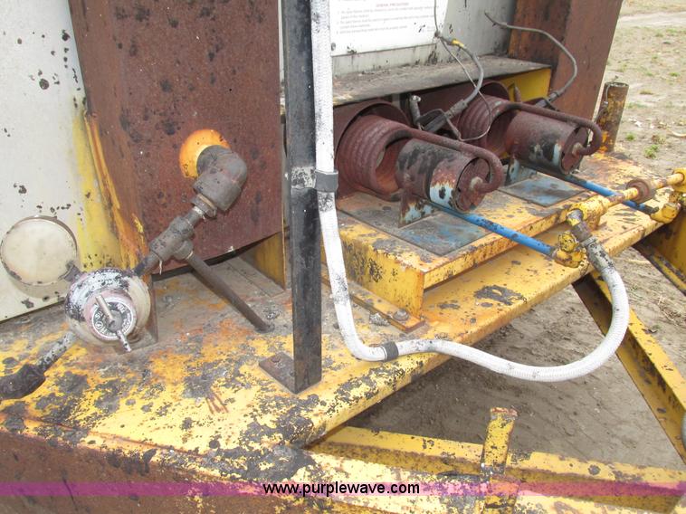 image for item G9878 Towable oil distributor