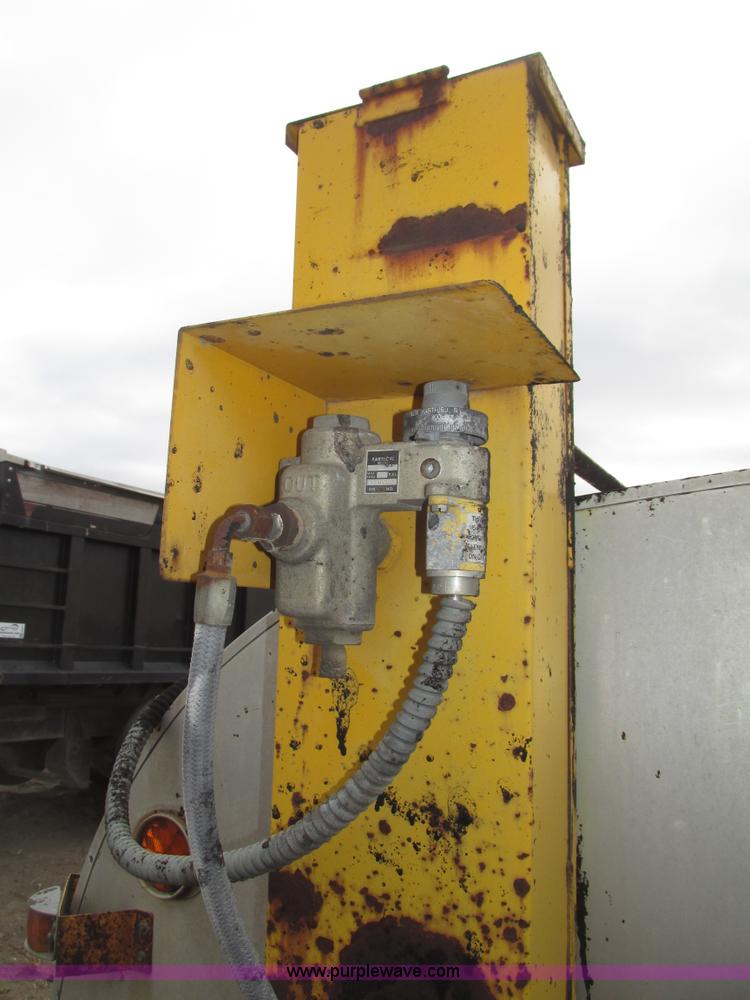 image for item G9878 Towable oil distributor