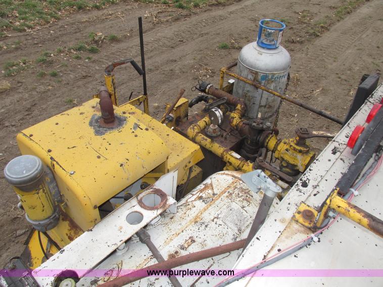 image for item G9878 Towable oil distributor