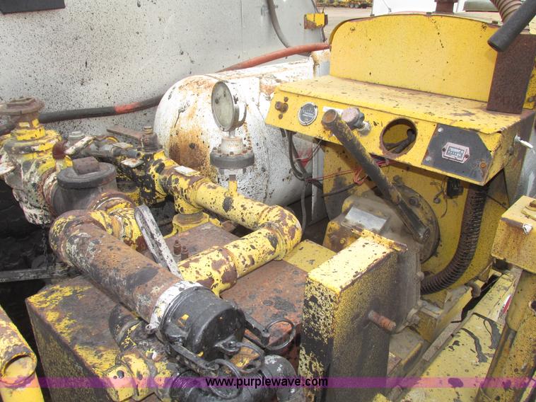 image for item G9878 Towable oil distributor