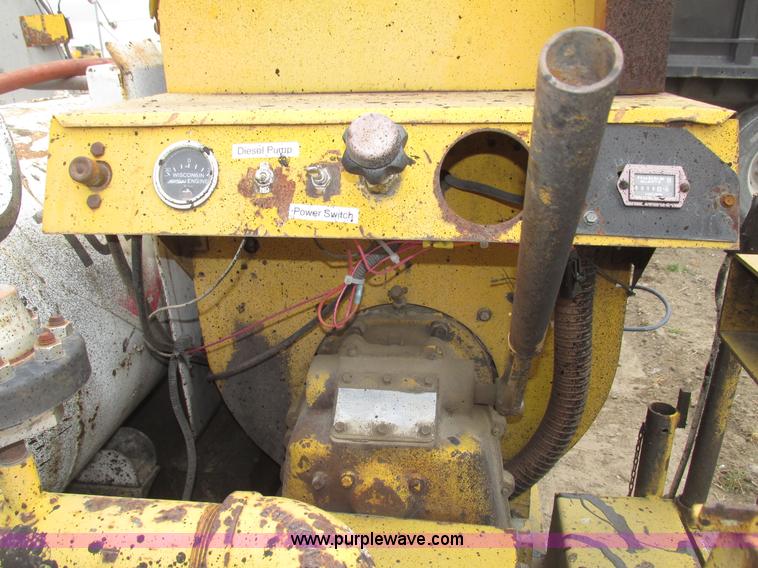 image for item G9878 Towable oil distributor