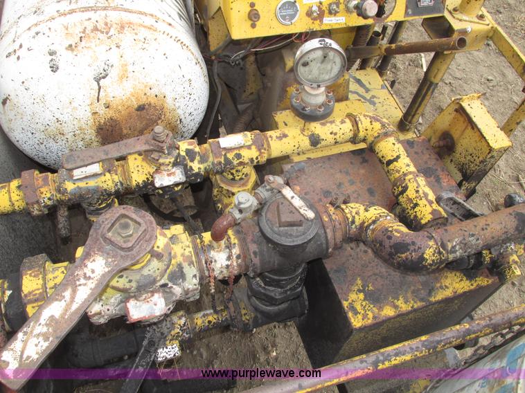 image for item G9878 Towable oil distributor