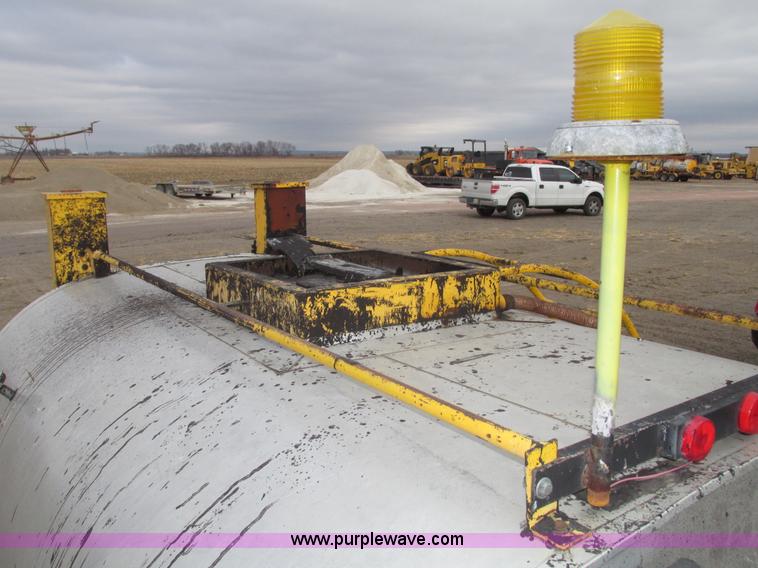 image for item G9878 Towable oil distributor