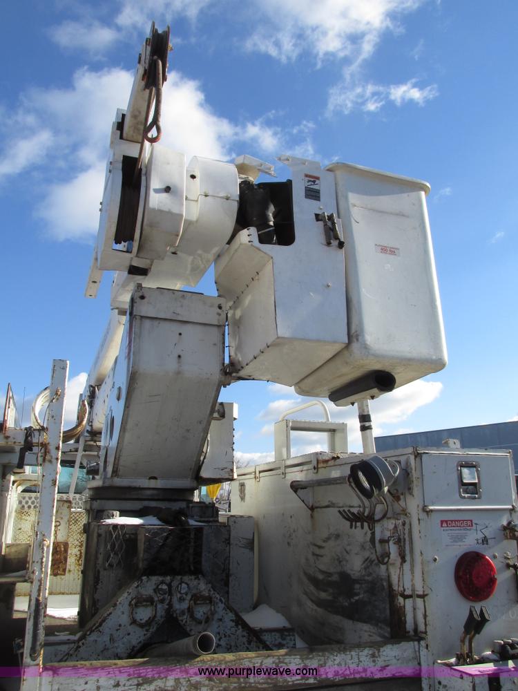 image for item G9890 2003 Terex Telelect Hi Ranger 460M truck boom