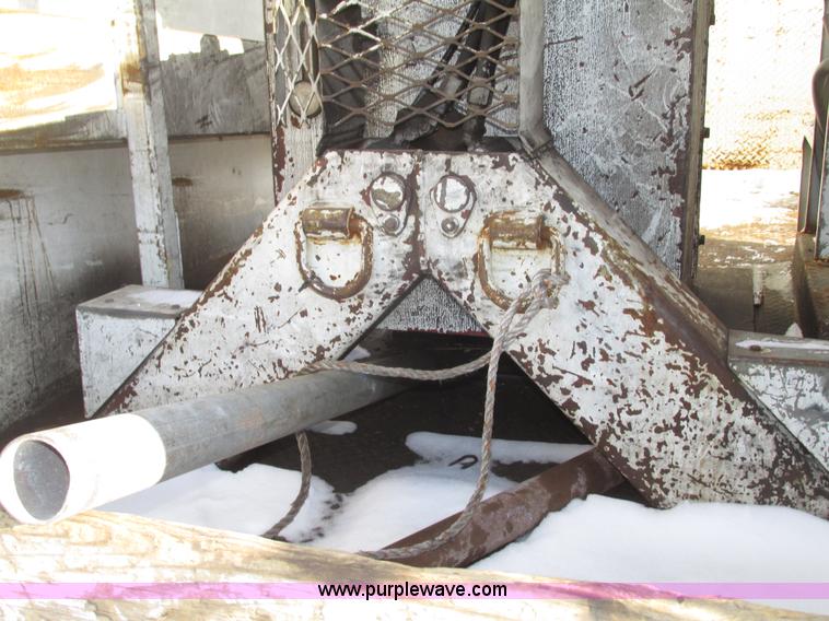 image for item G9890 2003 Terex Telelect Hi Ranger 460M truck boom