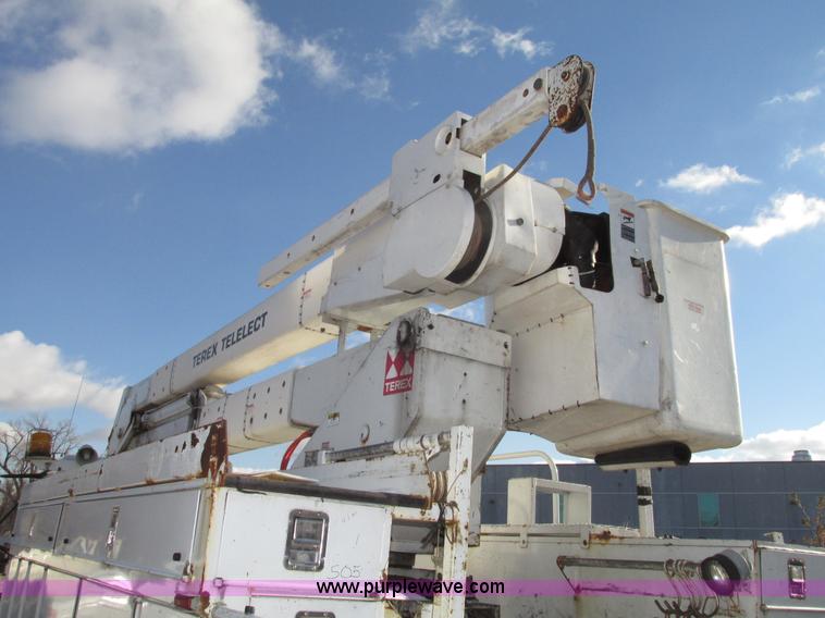 image for item G9890 2003 Terex Telelect Hi Ranger 460M truck boom
