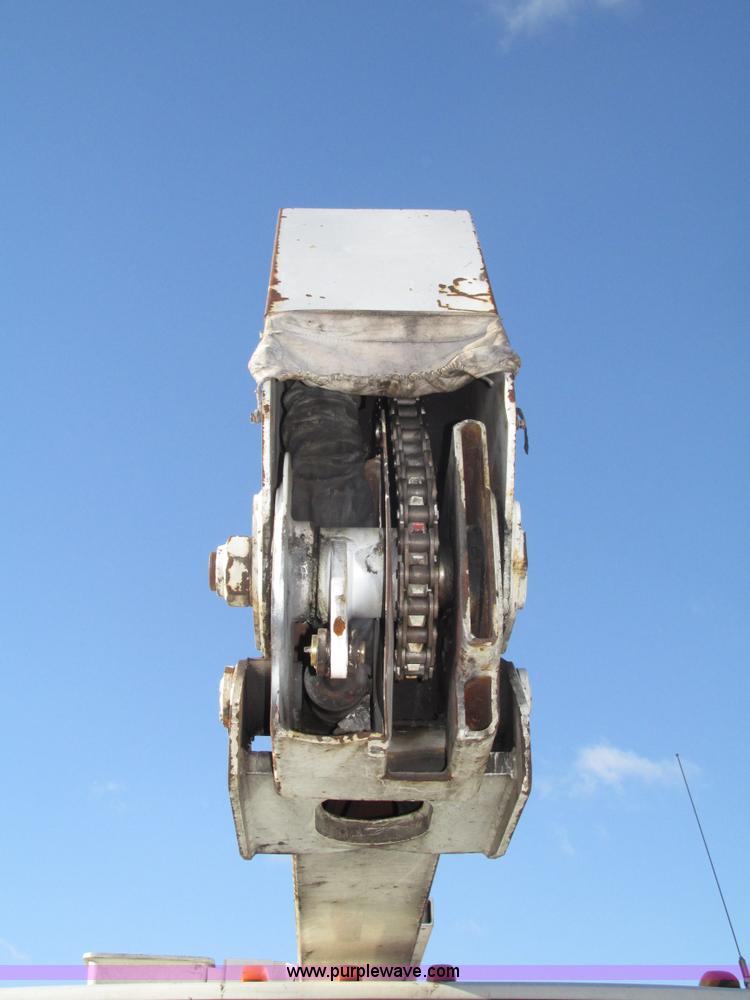 image for item G9890 2003 Terex Telelect Hi Ranger 460M truck boom