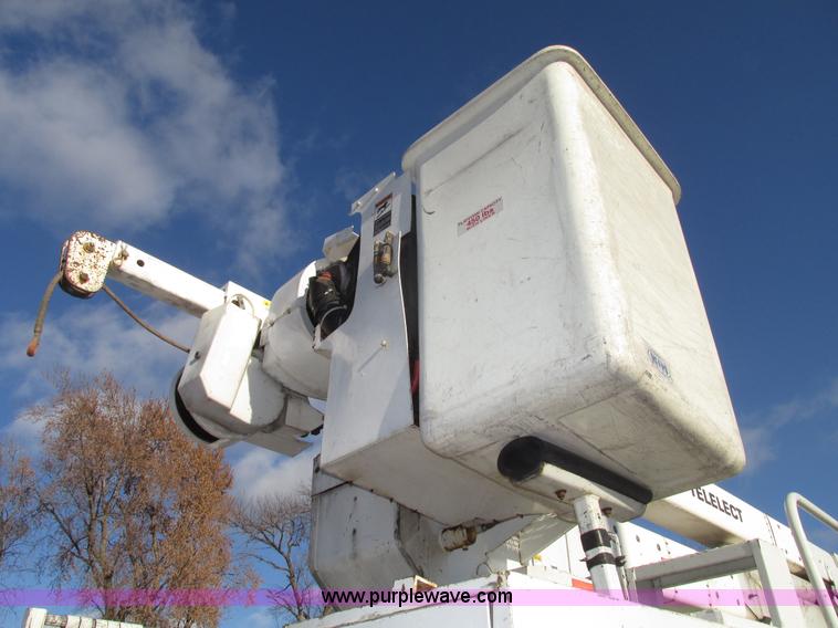 image for item G9890 2003 Terex Telelect Hi Ranger 460M truck boom